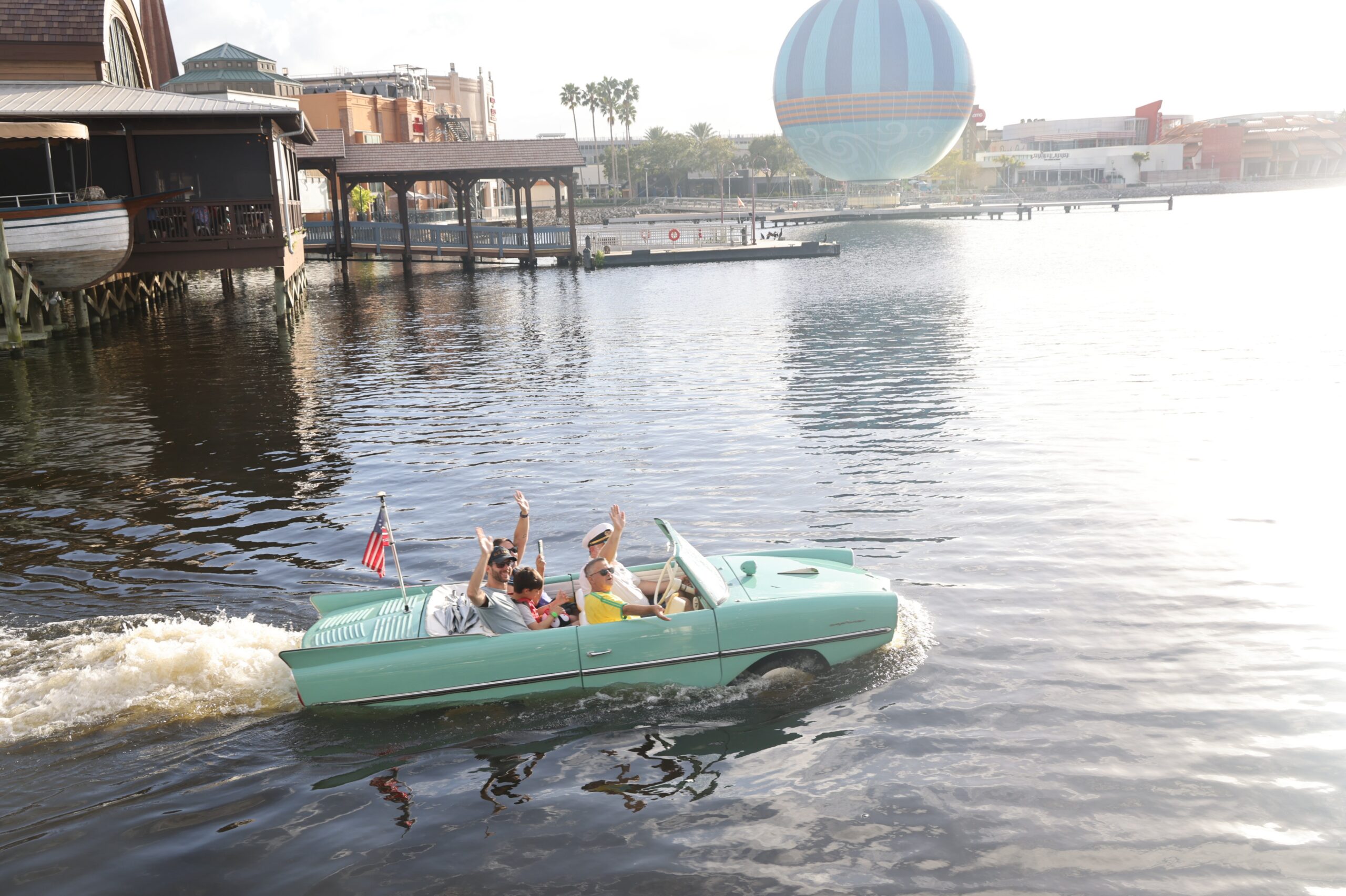 Passeio de carro anfíbio em Disney Springs