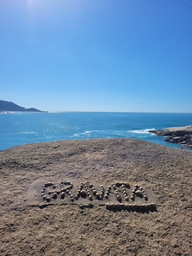 Pedra na praia do Gravatá em Florianópolis