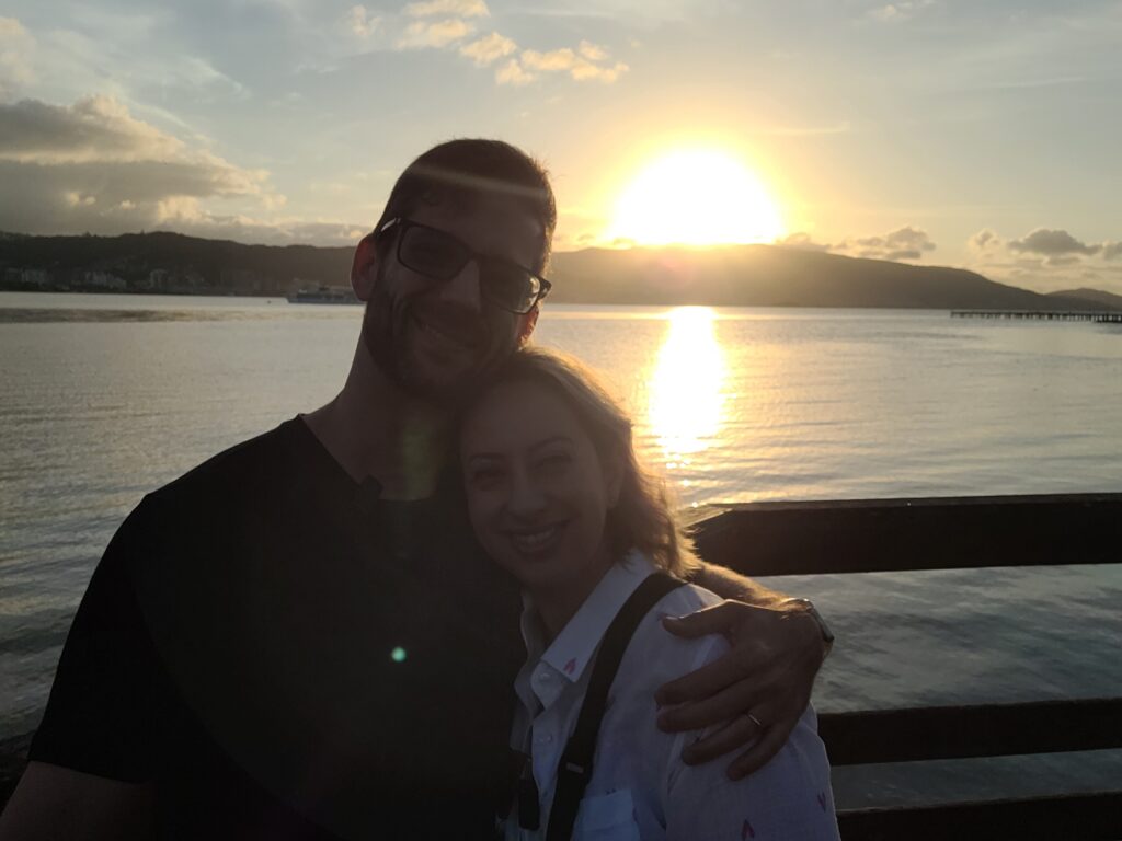 Casal no Nascer do sol no Parque de Coqueiros Florianópolis