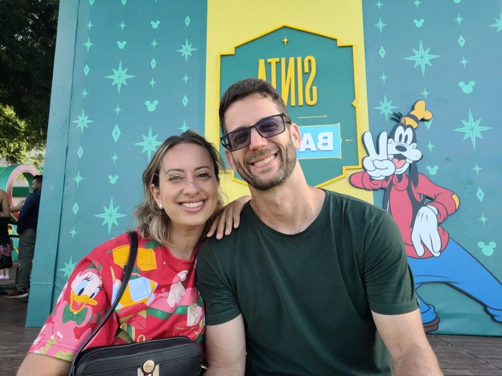 Casal no Parque Disney