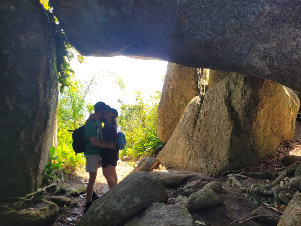 Portal de pedras Trilha do Morro do Rapa