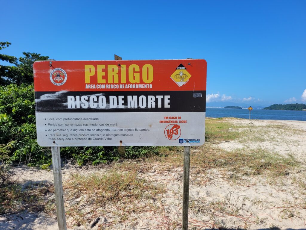 Alerta de perigo na Praia da Daniela