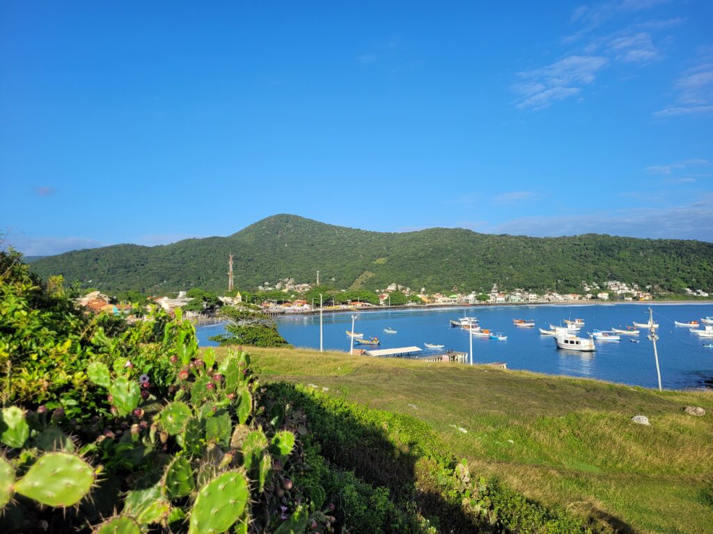 Barcos na Praia da Armação