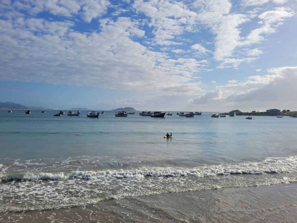 Barcos na Praia da Armação