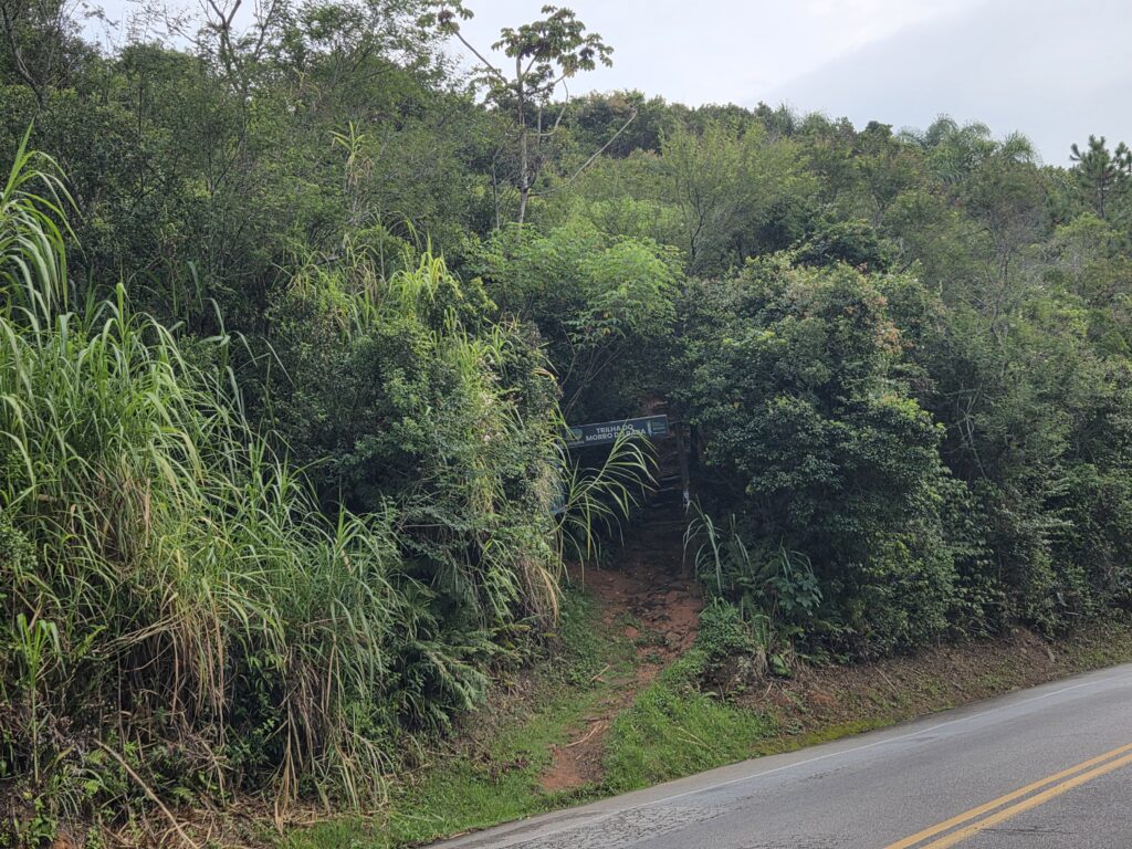 Início da trilha do Morro do Rapa