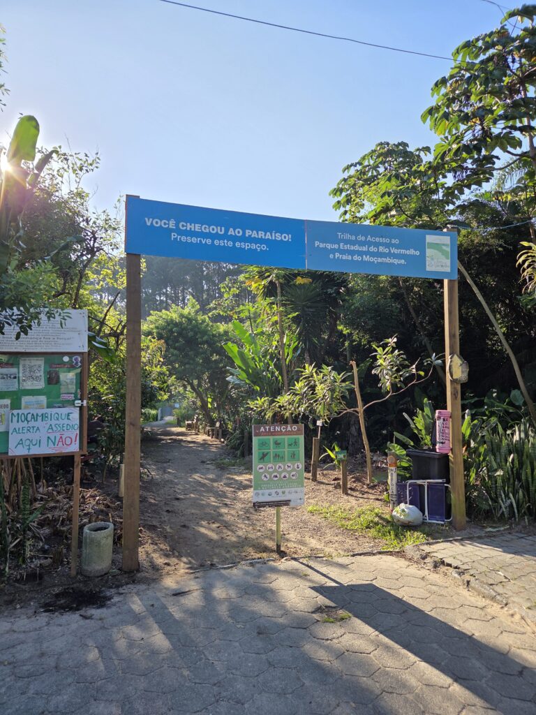 Início da Trilha para Praia do Moçambique