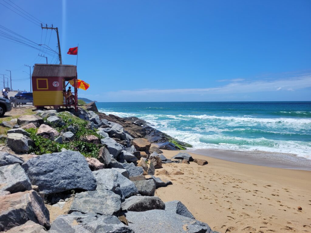 Lado esquerdo da Praia da Armação