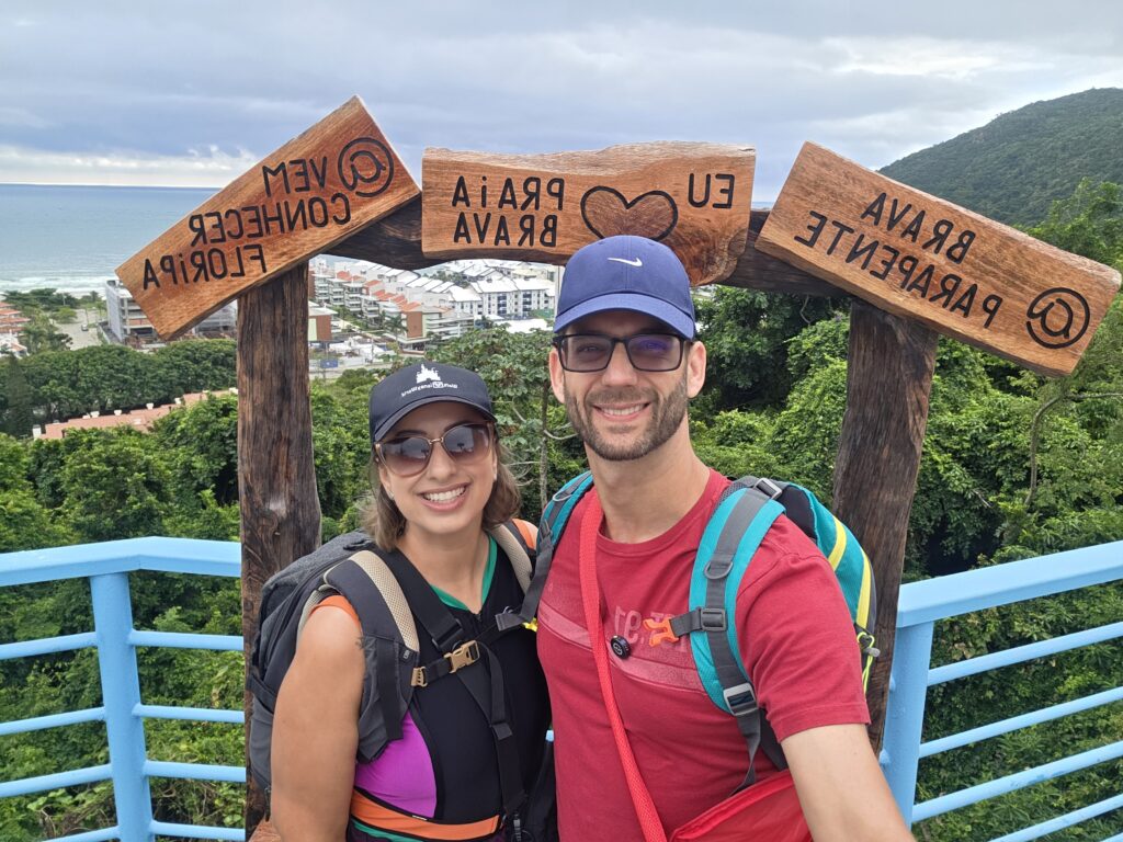 Casal no Mirante da Praia Brava