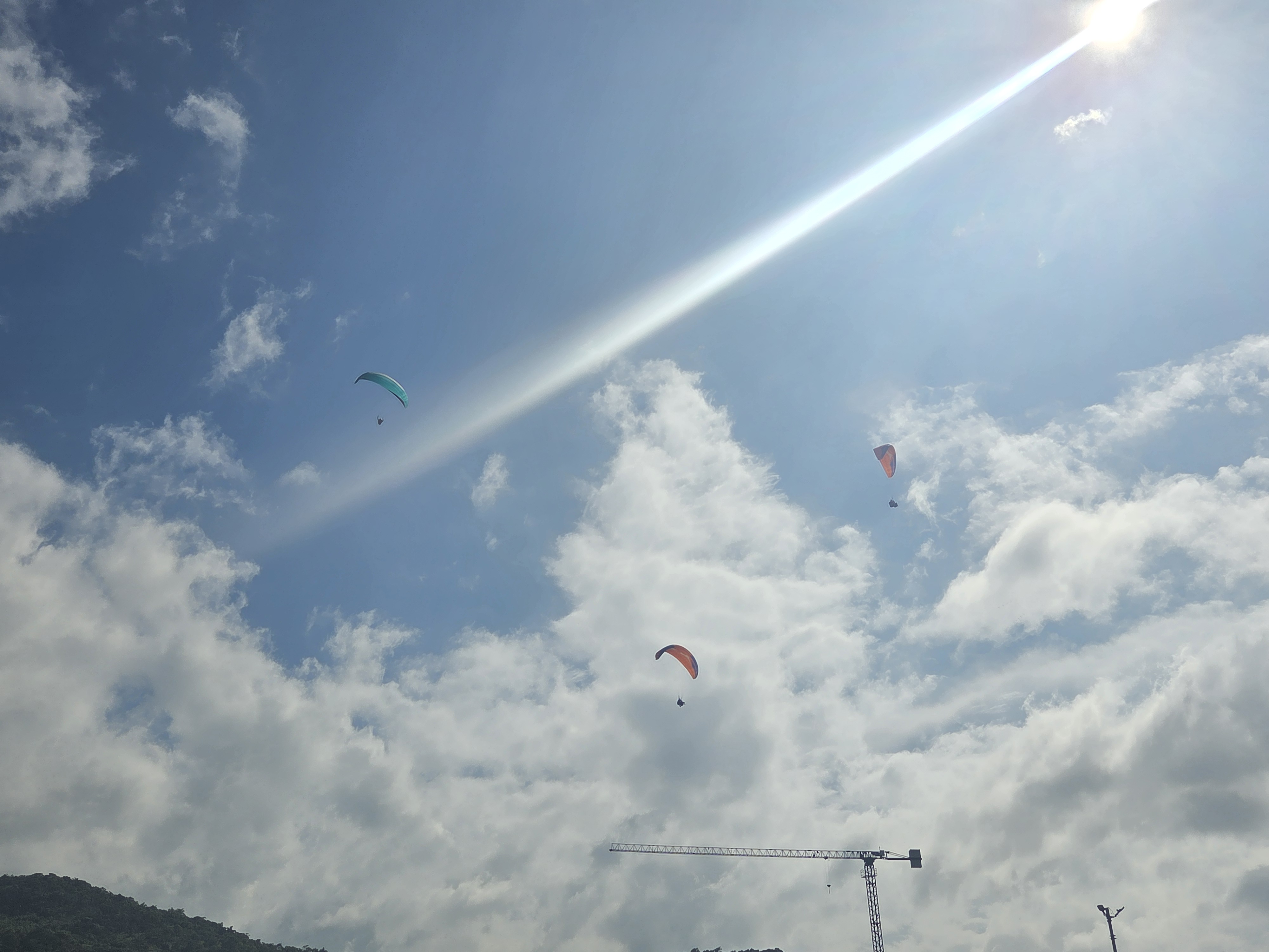 Parapentes na Praia Brava Florianópolis