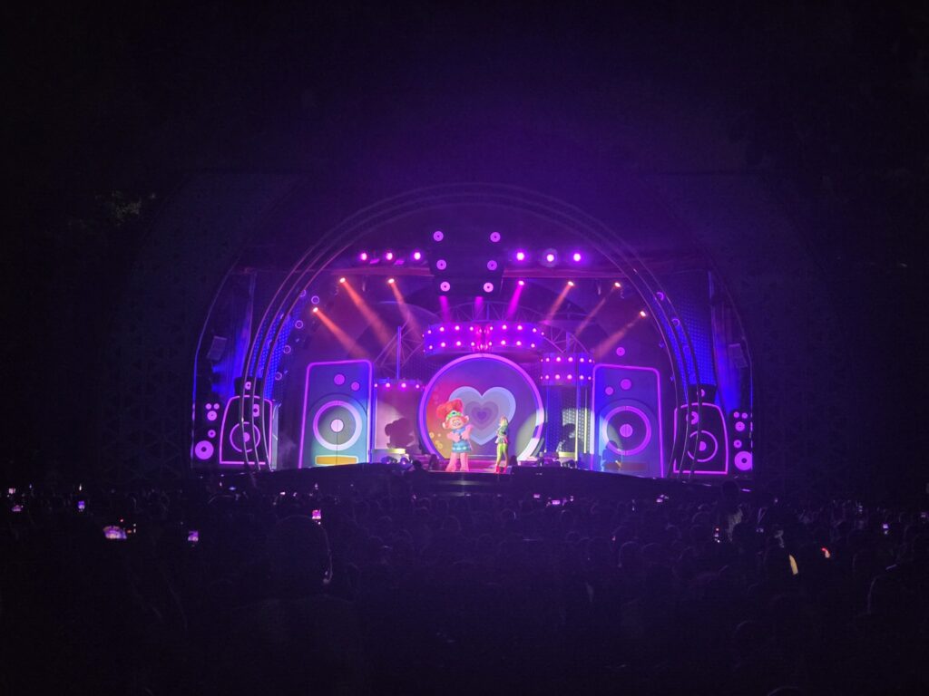 Show No Ritmo de Trolls Beto Carrero