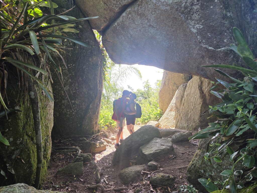 Portal de Pedras Trilha do Morro do Rapa