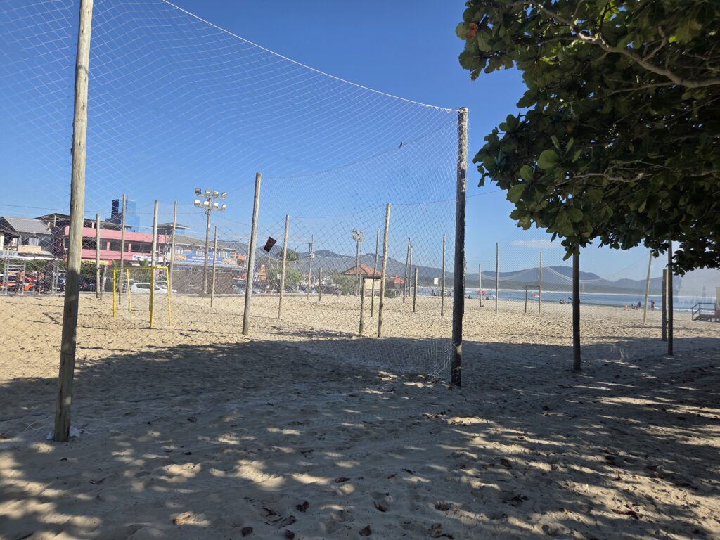 Quadra de areia na Barra da Lagoa