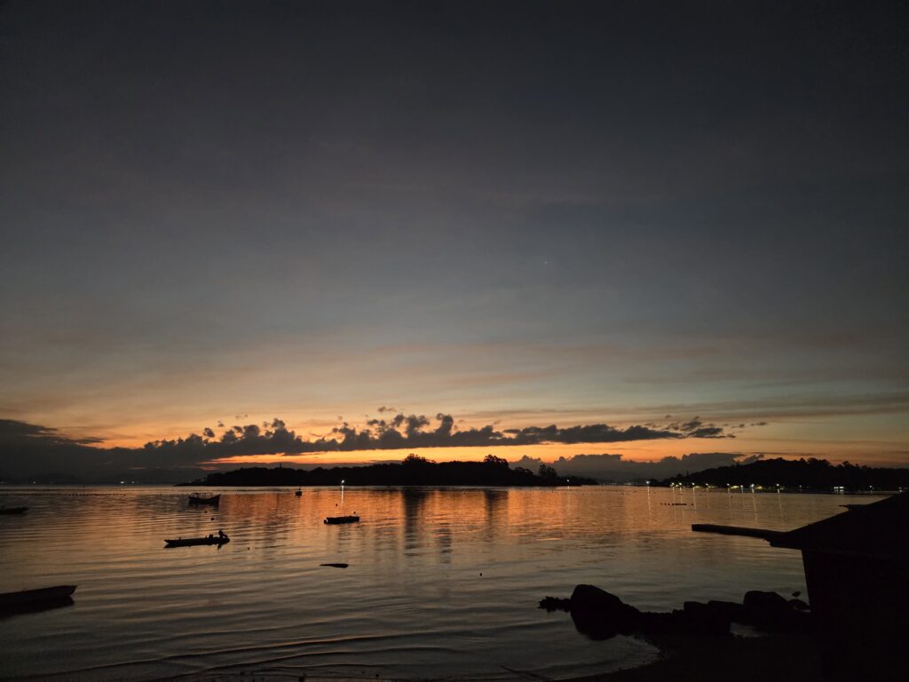 Pôr do sol no Ribeirão da Ilha