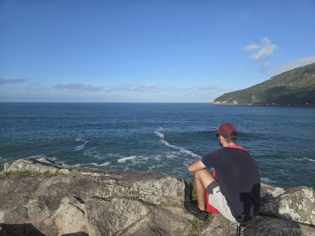 Procurando baleias na Praia da Armação