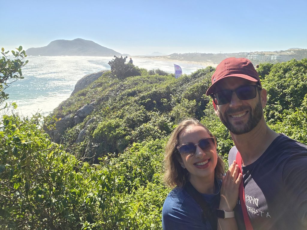 Procurando baleias na Praia do Santinho